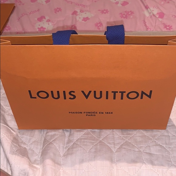 Louis Vuitton gift bag - Picture 2 of 5